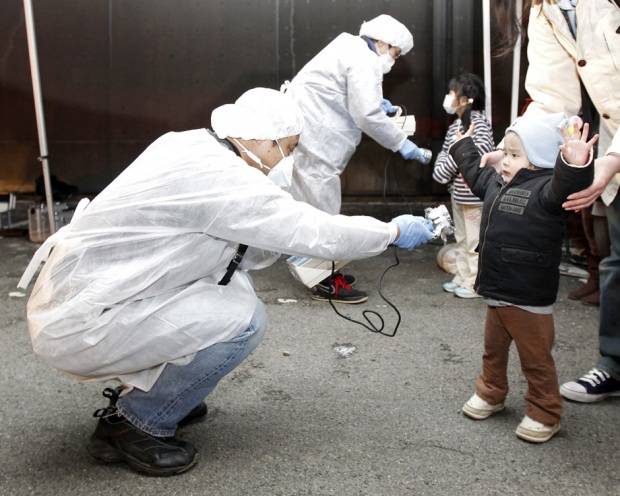 UNICODE�O�f�f�i�c�i�a�l�s� �i�n� �p�r�o�t�e�c�t�i�v�e� �g�e�a�r� �c�h�e�c�k�
�f�o�r� �s�i�g�n�s� �o�f� �r�a�d�i�a�t�i�o�n� �o�n� �c�h�i�l�d�r�e�n� �f�r�o�m�
�t�h�e� �e�v�a�c�u�a�t�i�o�n� �a�r�e�a� �n�e�a�r� �t�h�e� �F�u�k�u�s�h�i�m�a�
�D�a�i�n�i� �n�u�c�l�e�a�r� �p�l�a�n�t� �i�n� �K�o�r�i�y�a�m�a�.�
�K�i�m� �K�y�u�n�g�-�H�o�o�n� �/� �R�e�u�t�e�r�s�...