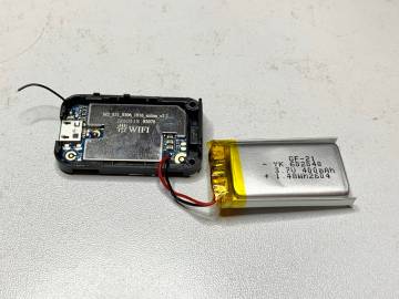WiFi module and battery of the GF-22 GPS Traker WiFi module and battery of the GF-22 GPS Traker