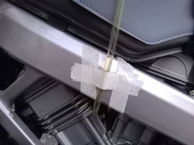 Inspecting the fuel level in float chamber