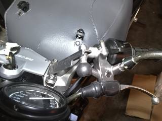 NTV650 Revere: Smartphone/GPS bracket with RAM-Mount ball