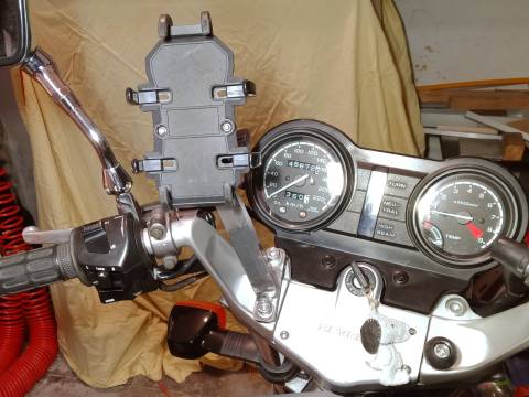 NTV650 Revere: Smartphone/GPS holder with the self-made bracket